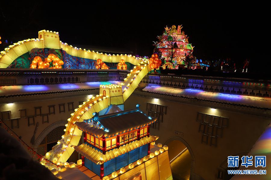 河南三门峡：500米长“黄河”彩灯璀璨亮相